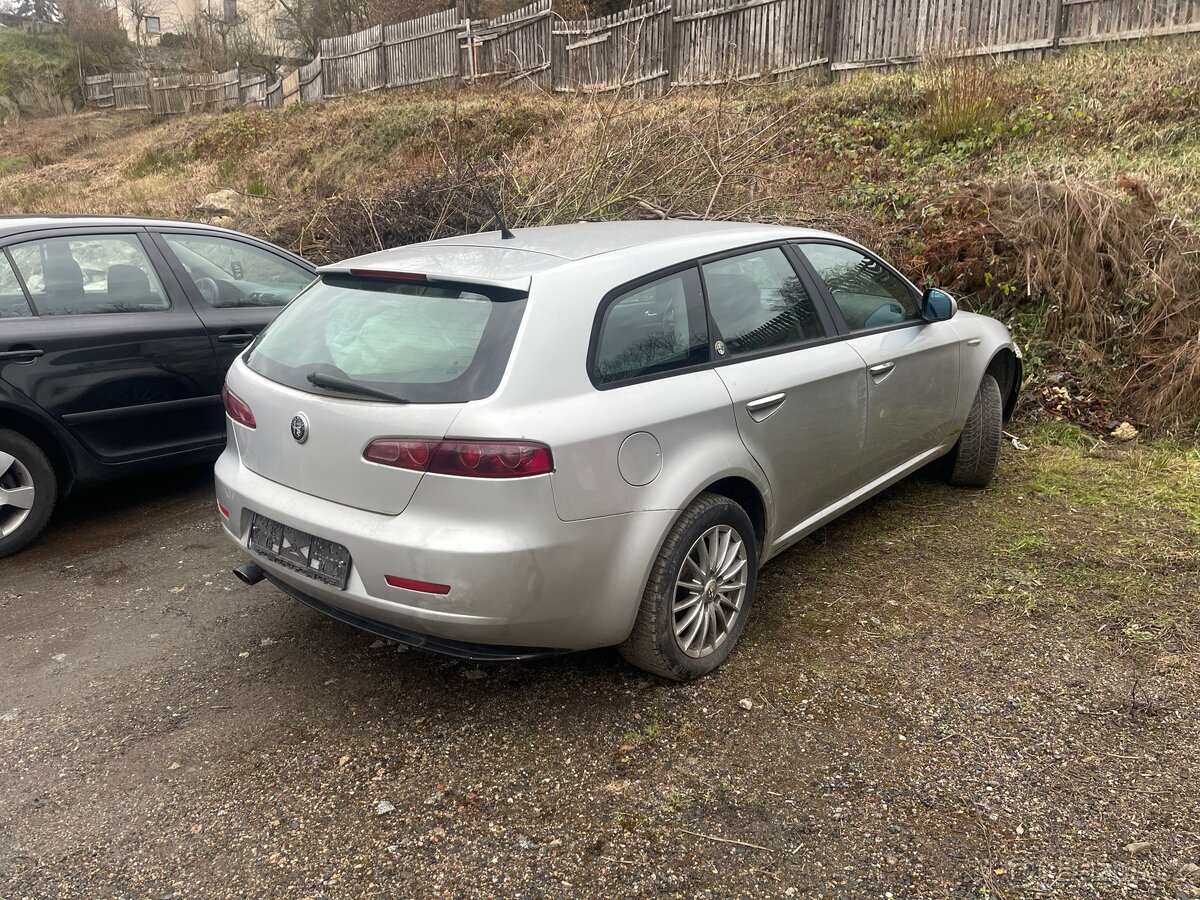 Alfa romeo 159 bez motoru v celku za 3500