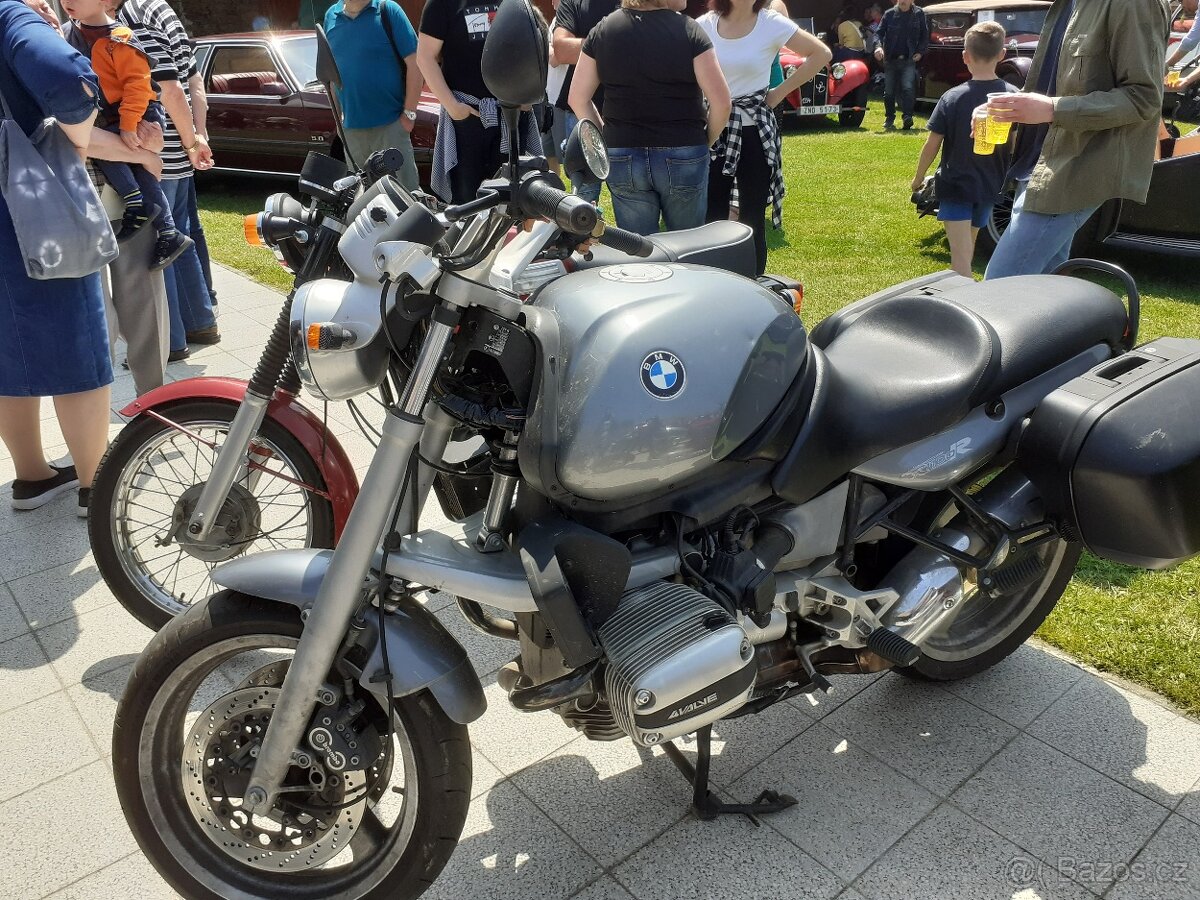 Držaky zadního kufru BMW
