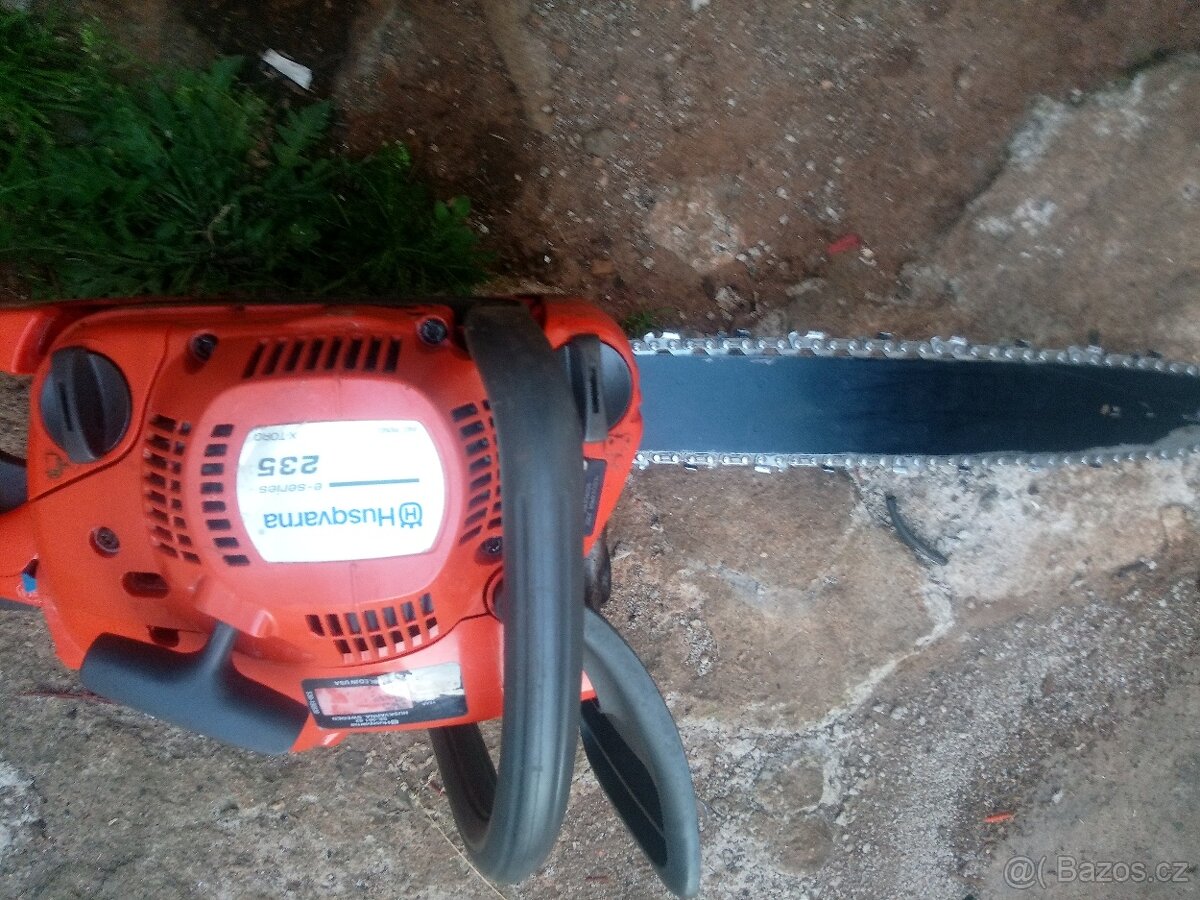 Motorová pila Husqvarna 235 e