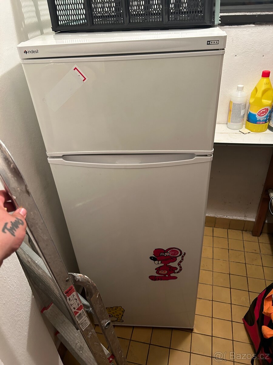 Prodám lednici Indesit
