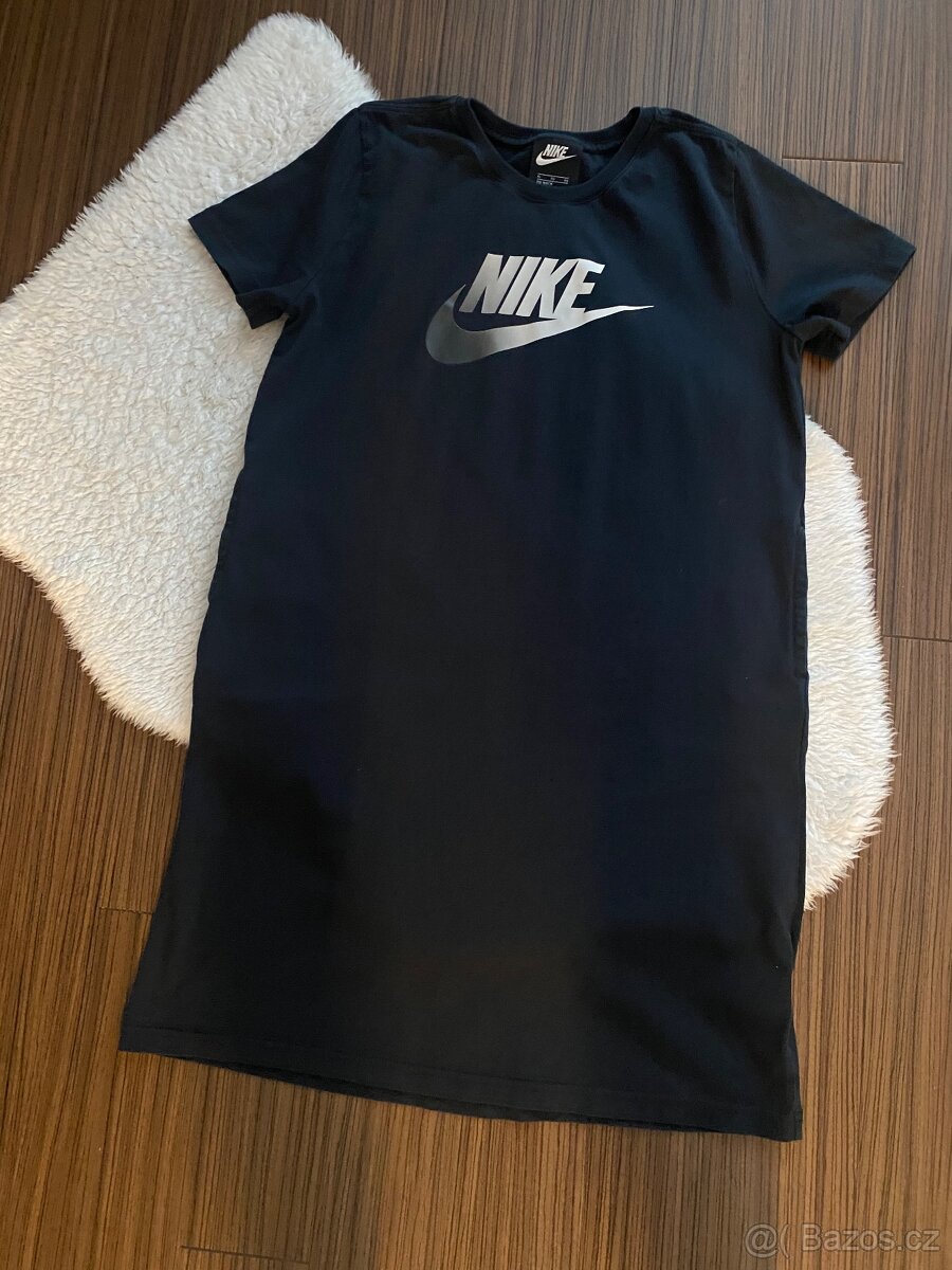 Nike dívčí šaty vel. 156-166cm