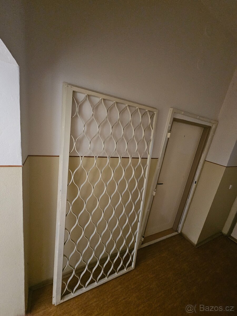 Mříž na dveře