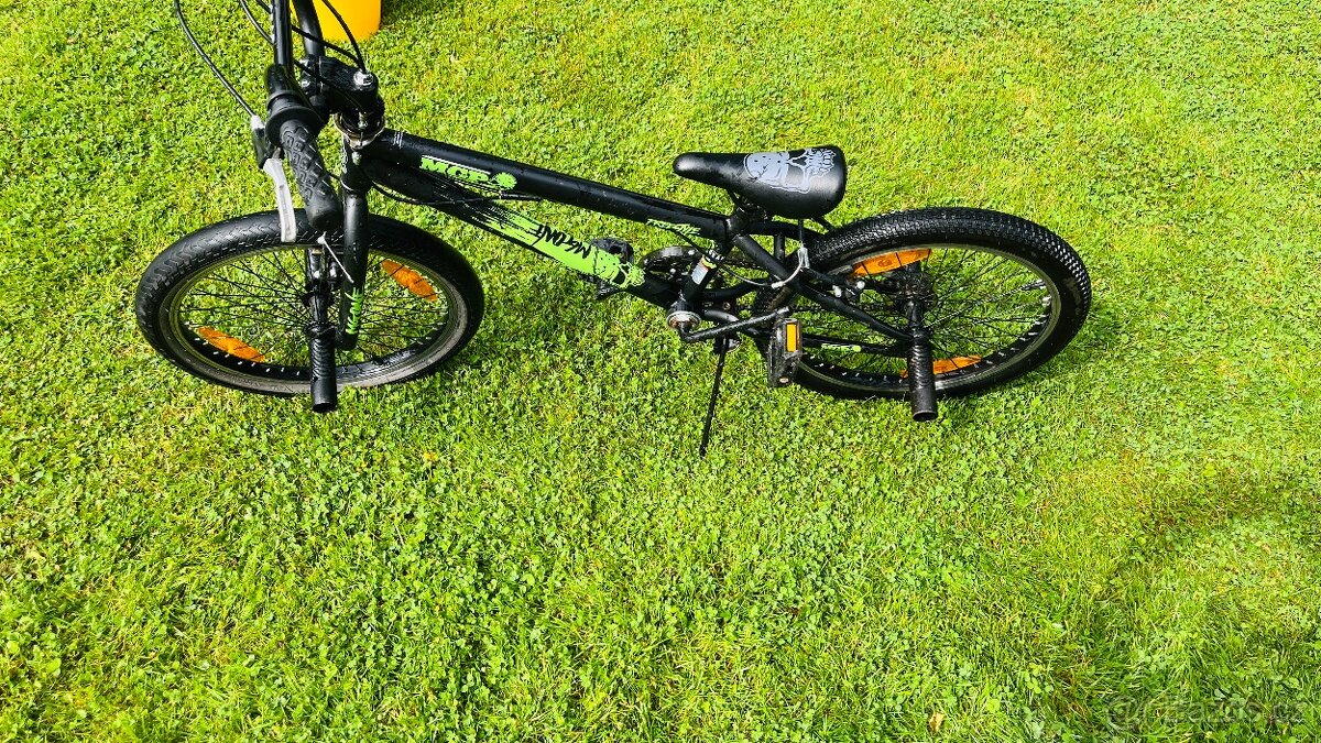 BMX Madd gear freesytle.