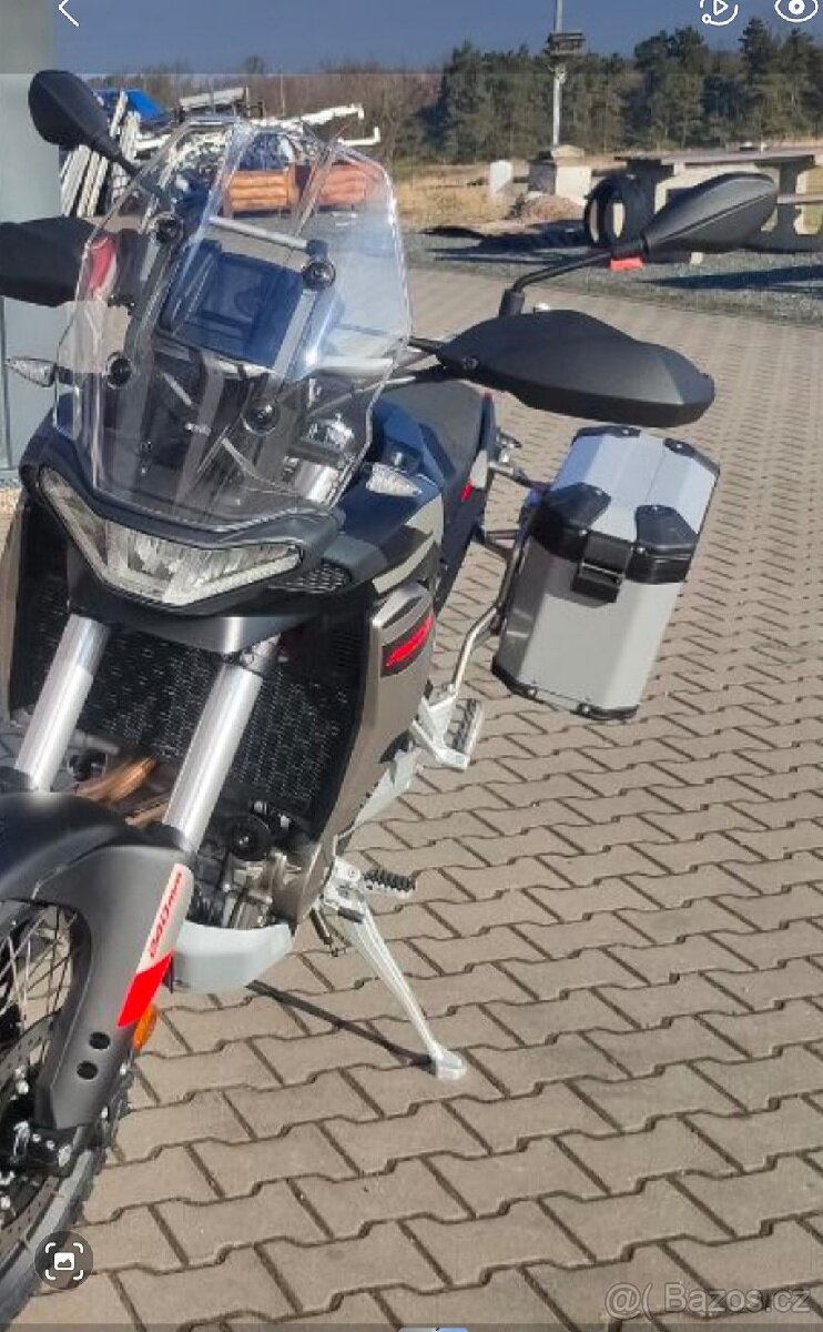 Nová originální sada bočních kufrů Tuareg 660