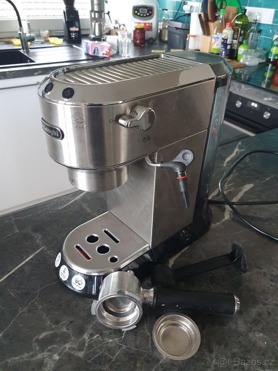 Pákový kávovar Delonghi Dedica EC680