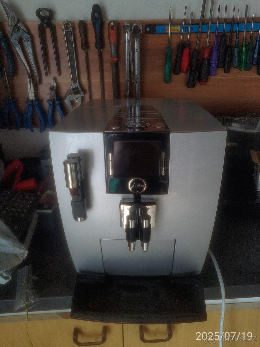 Automatický kávovar Jura J9.3 TFT nefunkční