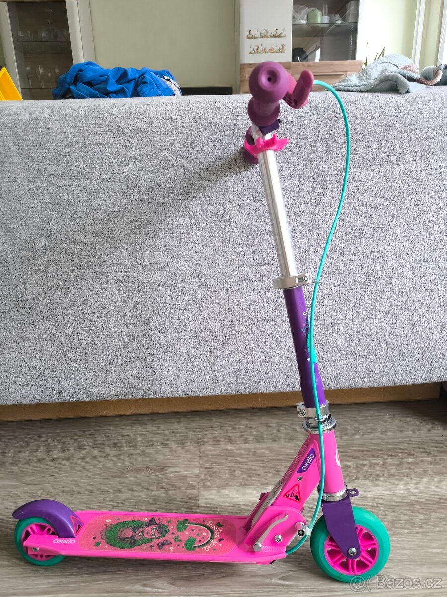 Koloběžka oxelo z Decathlon. S ruční brzdou