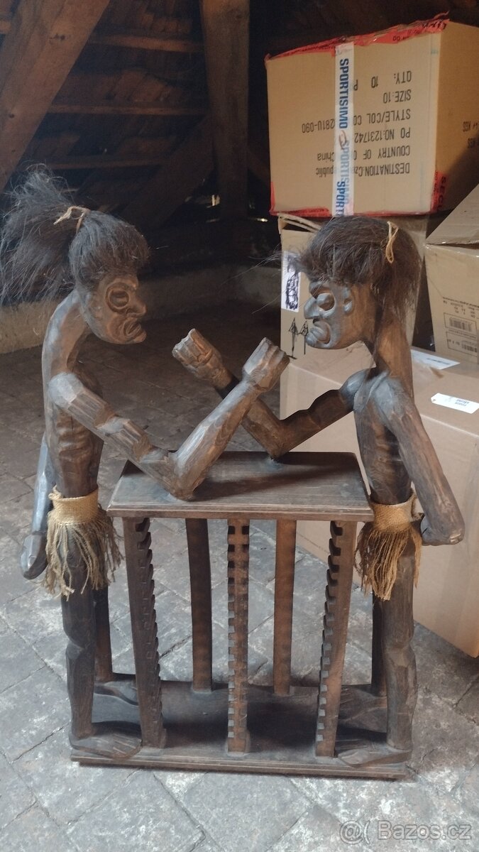 Etno dřevěný stojan držák na 30 CD