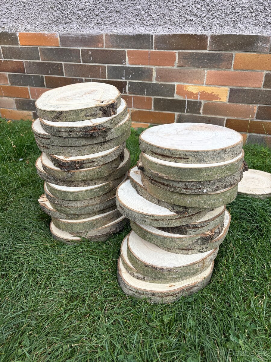 Dřevěné tácky na svatbu