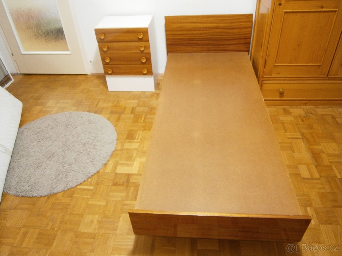 POSTEL A NOČNÍ STOLEK