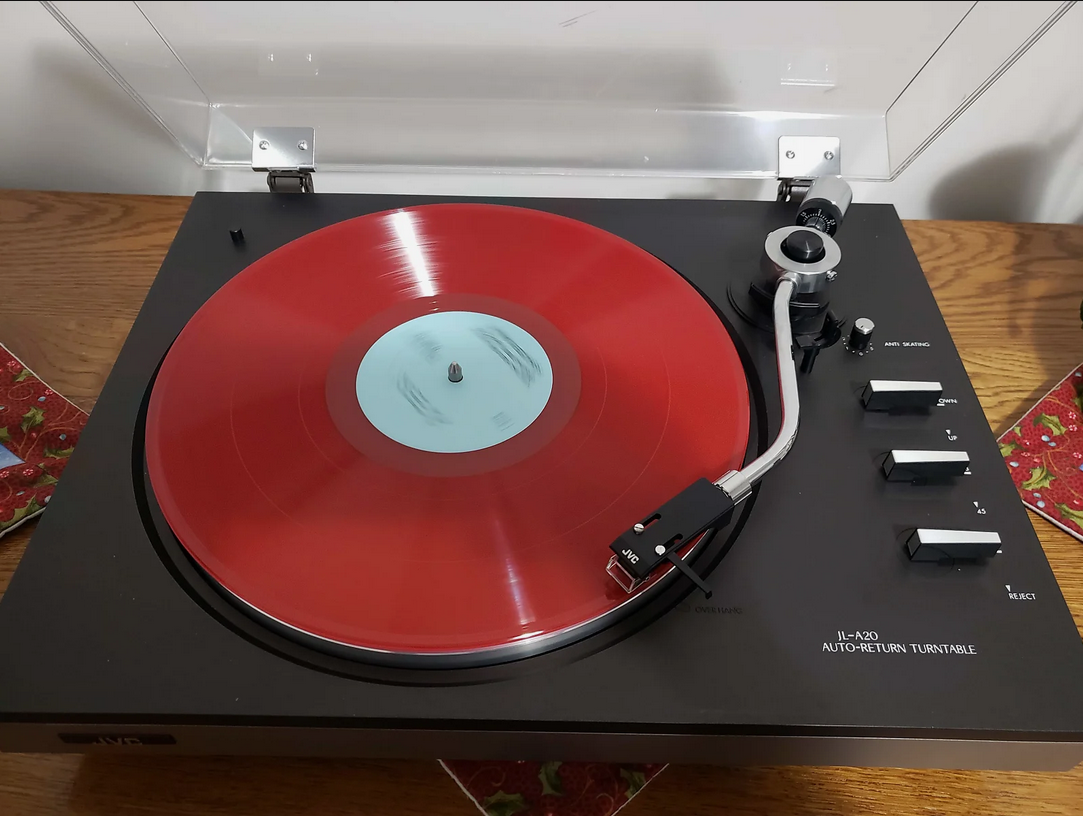 JVC JL-A20, gramofon střední třídy, pěkný stav, plně funkční