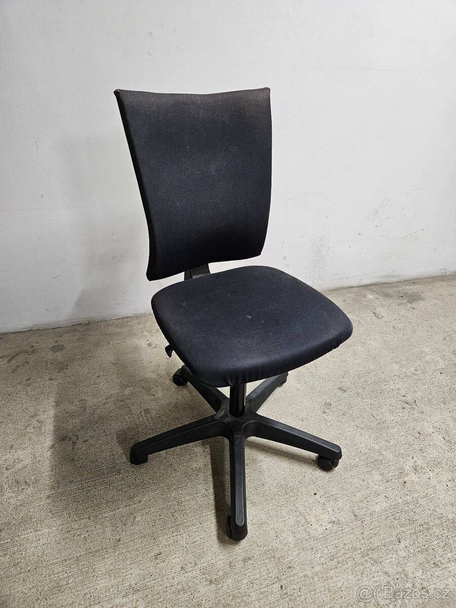 Kancelářská židle černá nastavitelná