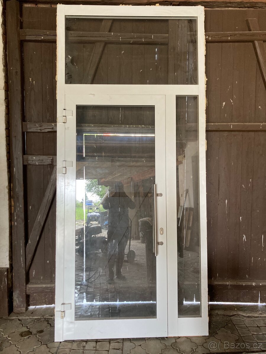 Vchodové hliníkové dveře