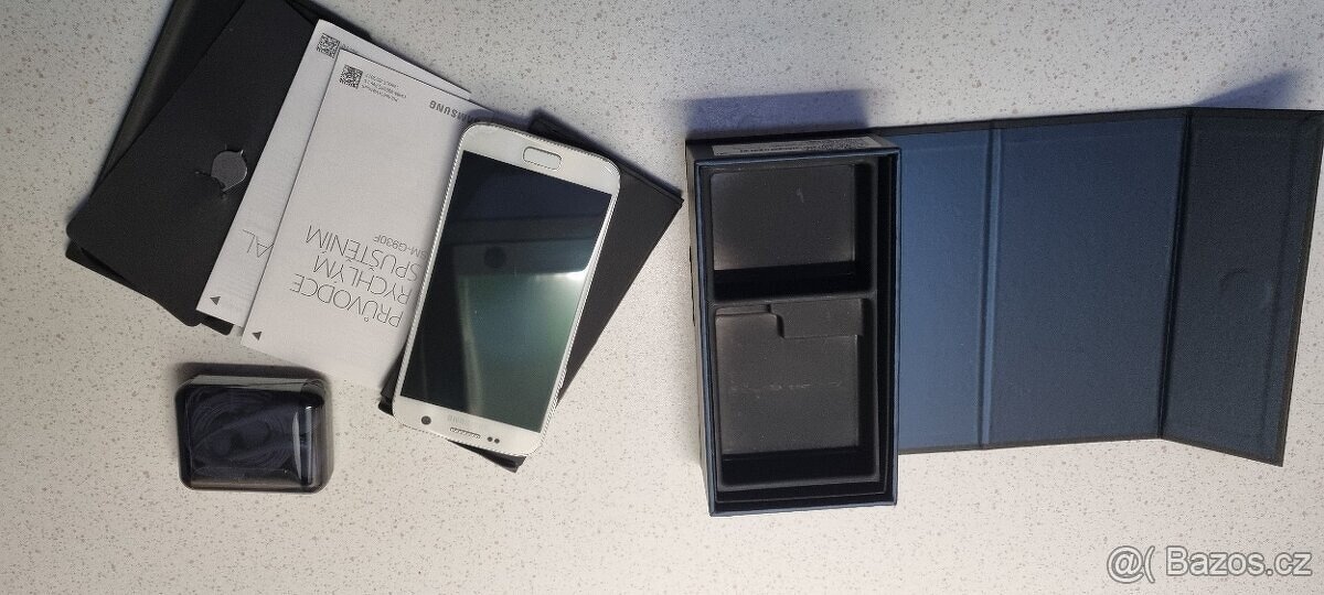 Prodám mobilní telefon Samsung Galaxy S7 v bílé barvě