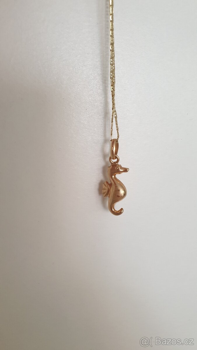 Zlatý přívěsek - mořský koník