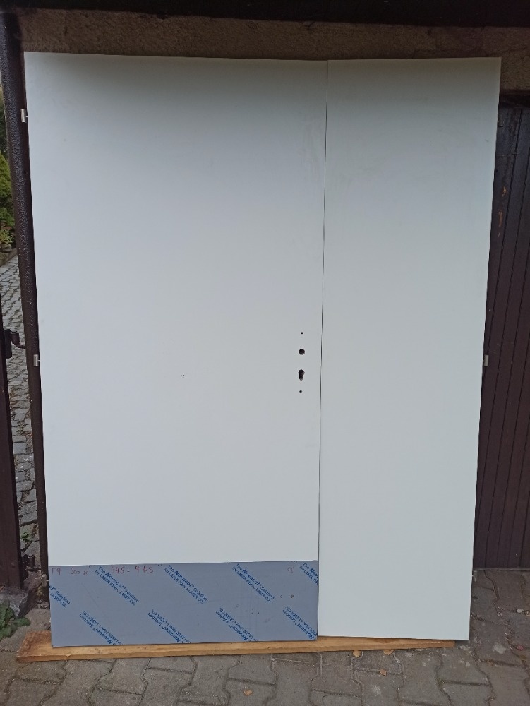 Prodám dvoukřídlé dveře DTD 1450x1970