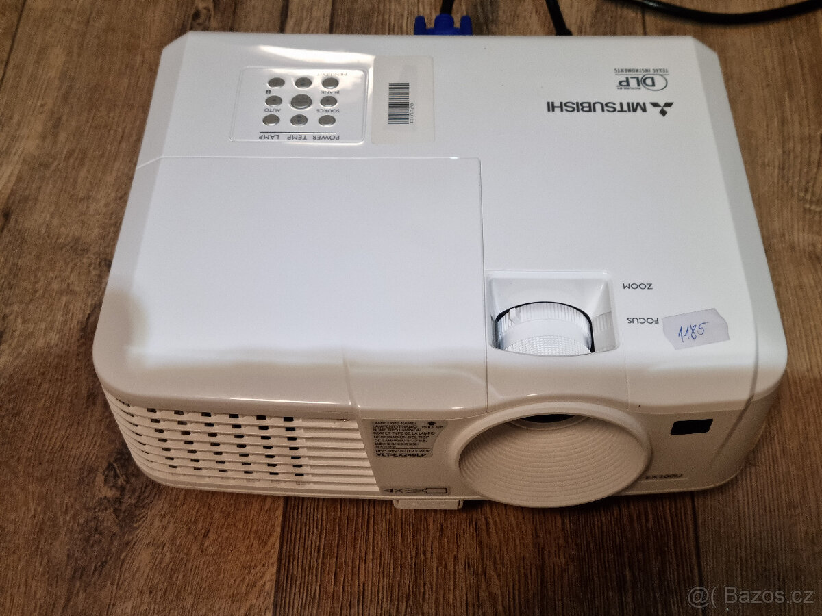 Prodám projektor Mitsubischi, funční, nová lampa
