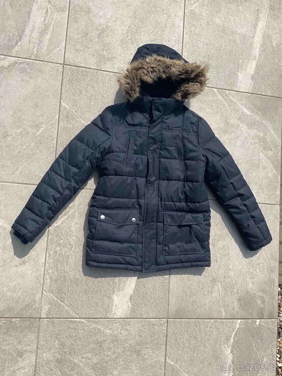 Dívčí zimní bundu