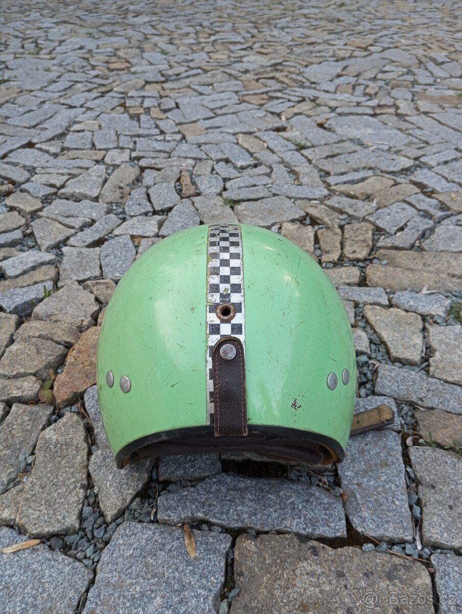 Retro helma