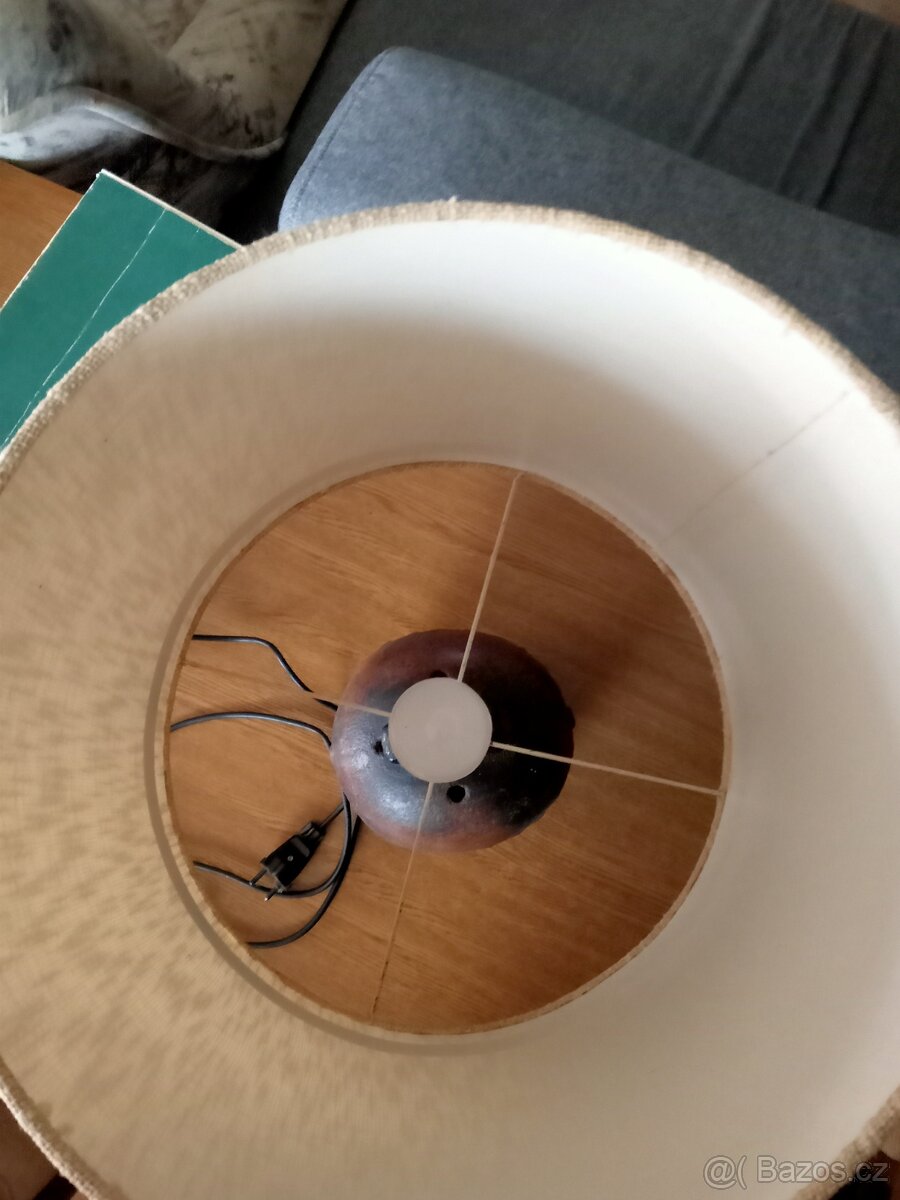 Stojací lampa