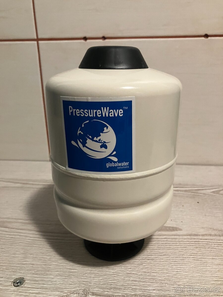 Zánovní expanzní nádoba 2 l