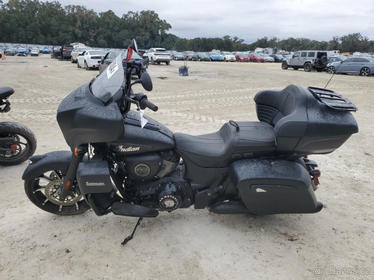 INDIAN ROADMASTER Dark Horse