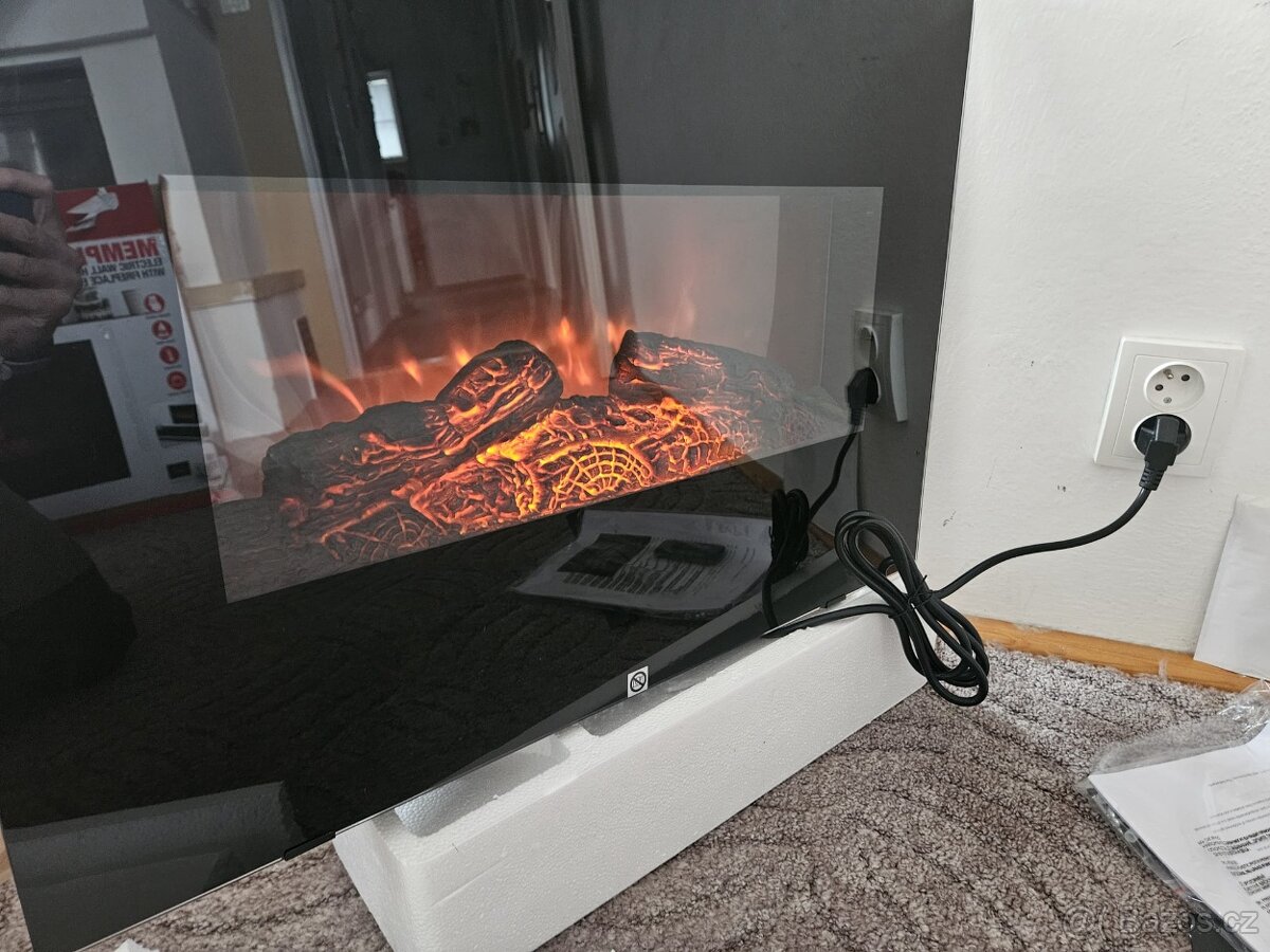 Elektrický nástěnný krb