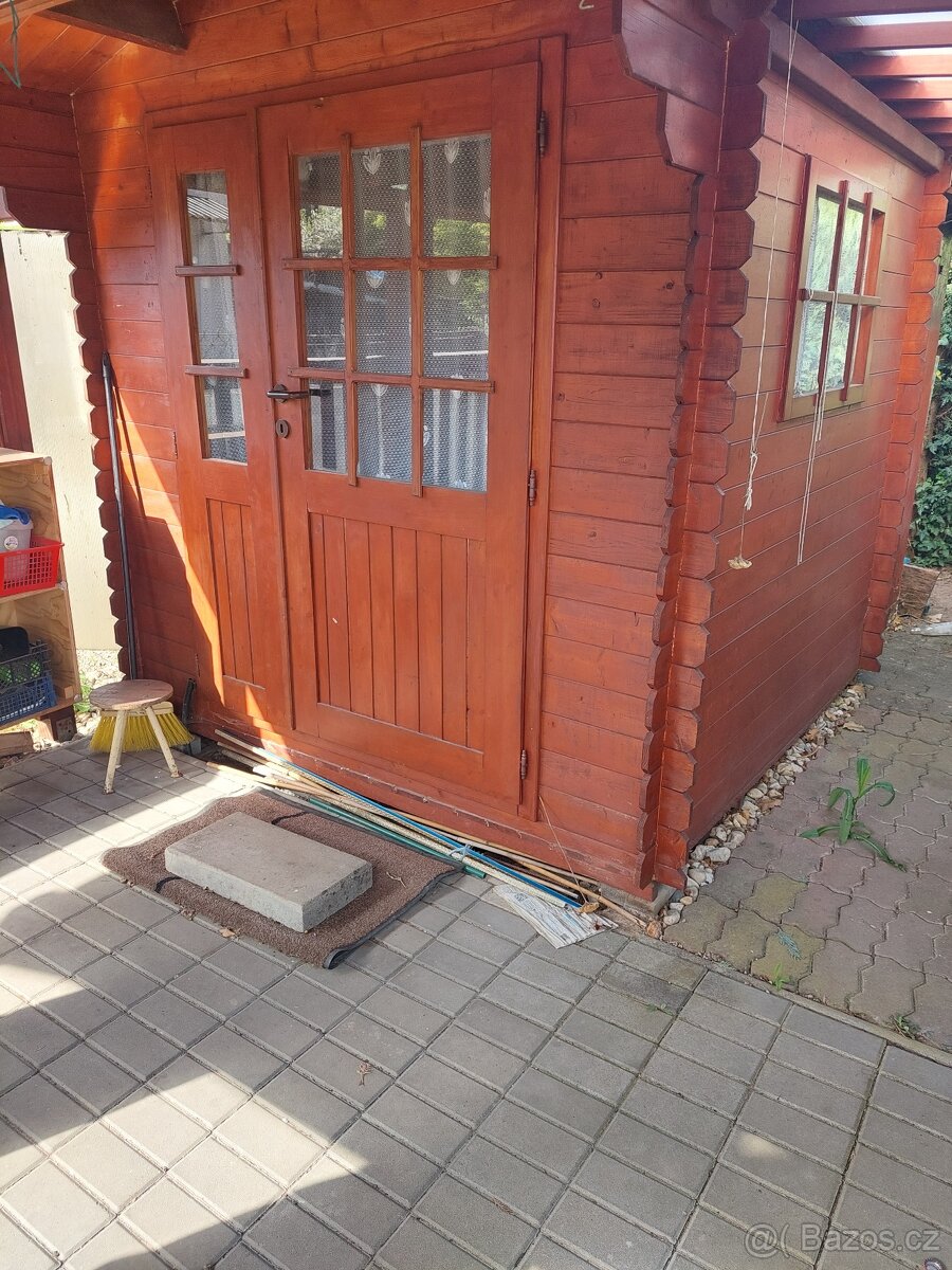 zahradní domek s pergolou