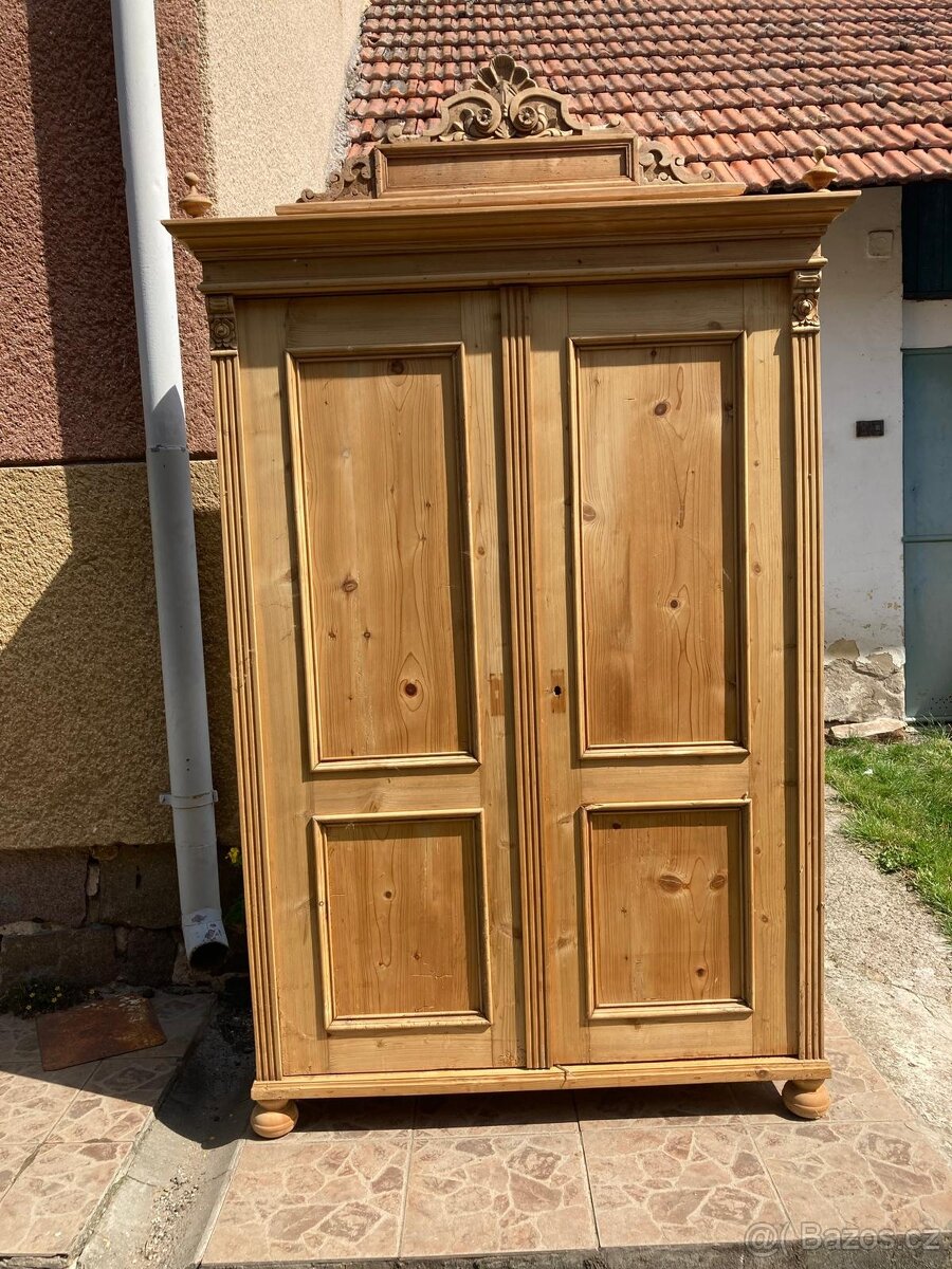 Skříň