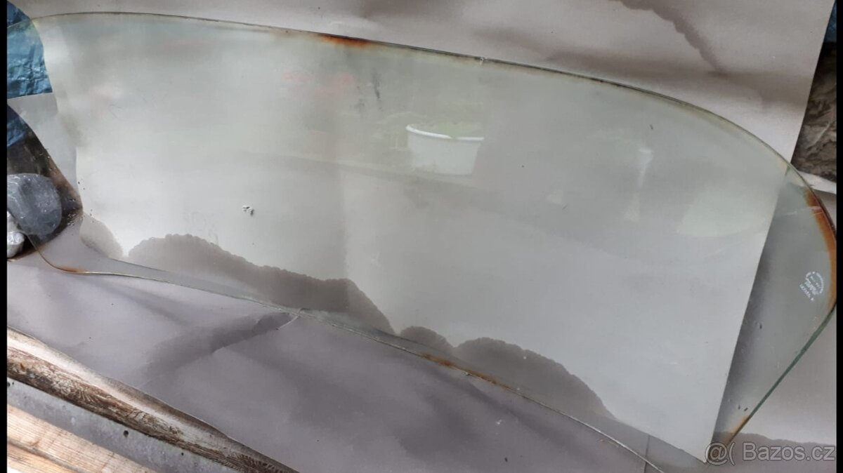 Prodám přední sklo na škoda 100