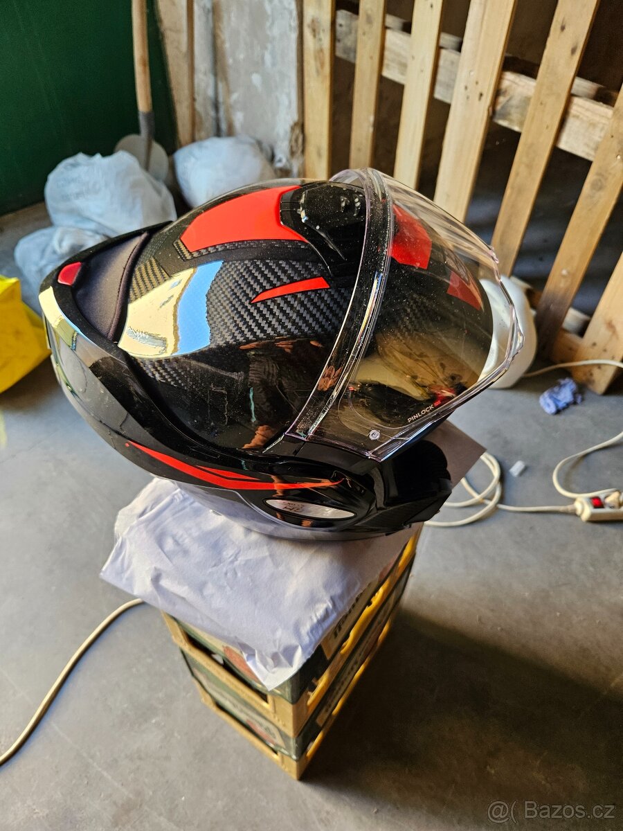 Carbon helma