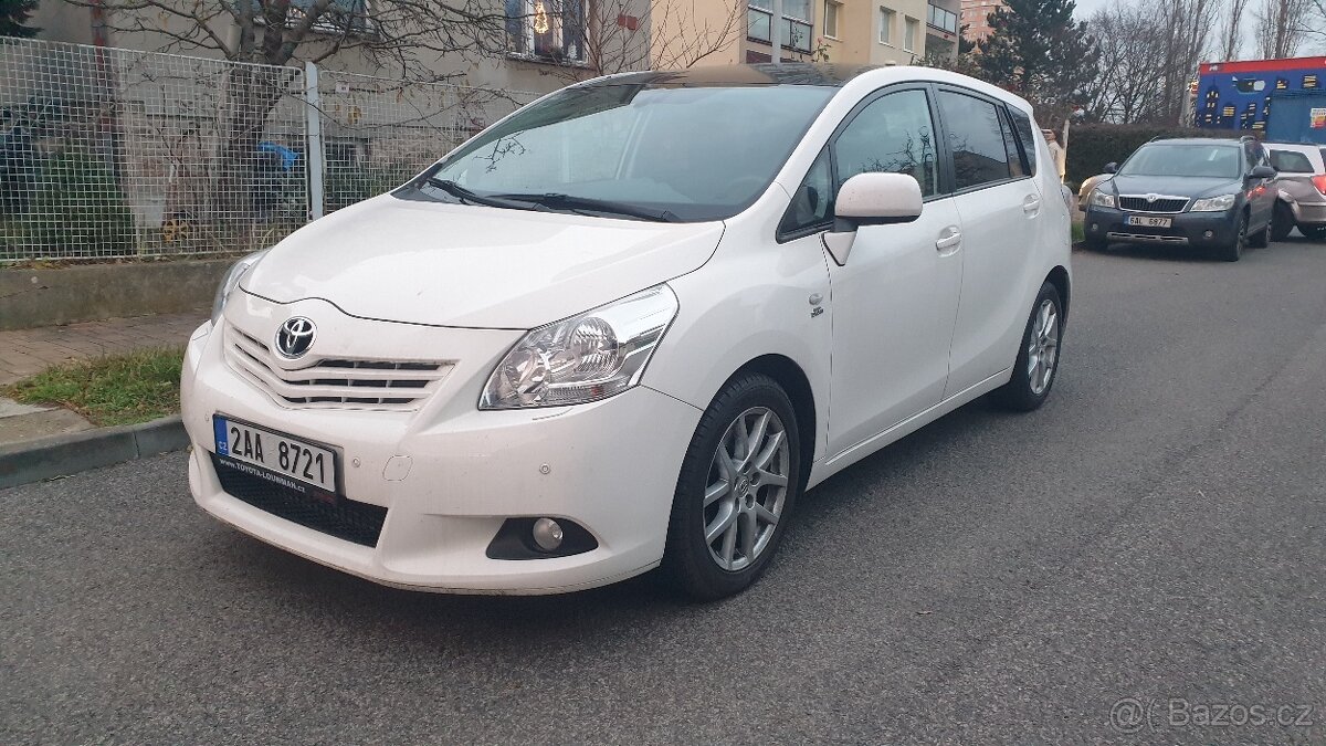PRODÁM TOYOTA COROLLA VERSO, DIESEL AUTOMAT 1 MAJITEL