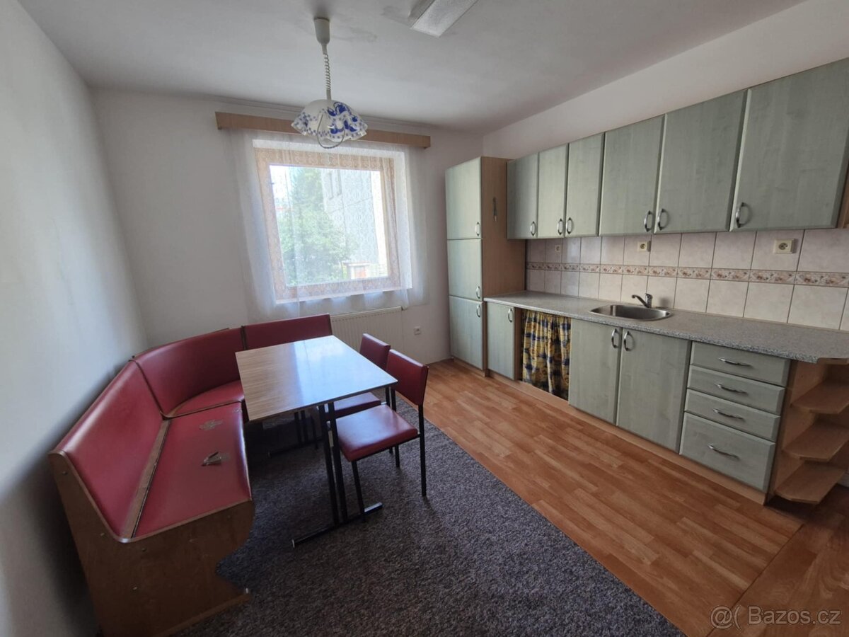 Pronájem bytu 3+KK, 72m2, ul. Věry Junkové, Pardubice