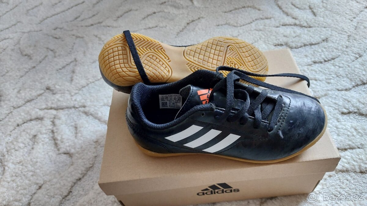 Tenisky Sálovky Adidas vel. 30