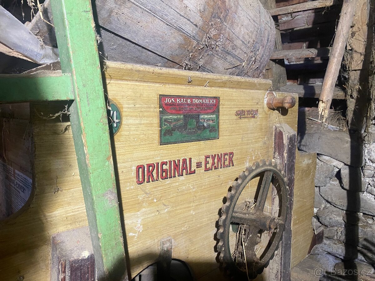 Historická funkční čistička obilí