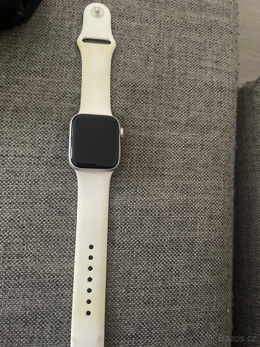 Hodinky Apple Watch Se 40 mm 2 roky staré