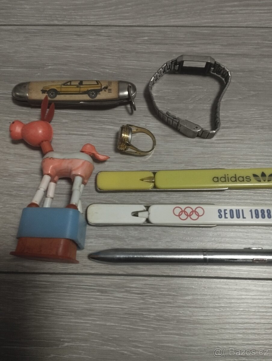 Prodám odznaky, obaly od žvýkaček atd