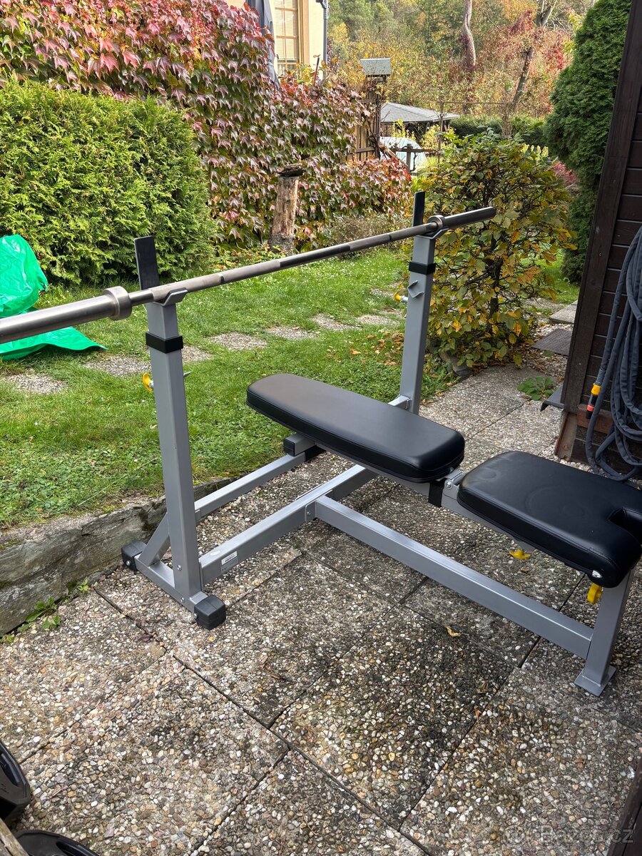 Posilovací lavice benchpress s osou a kotouči