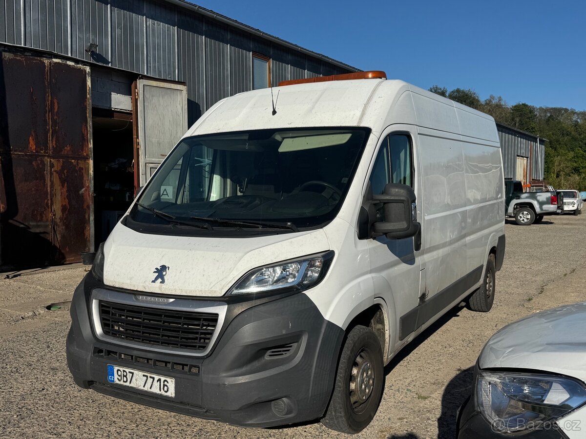 Peugeot Boxer, 2.2d 110kw, žluté majáky, tažné