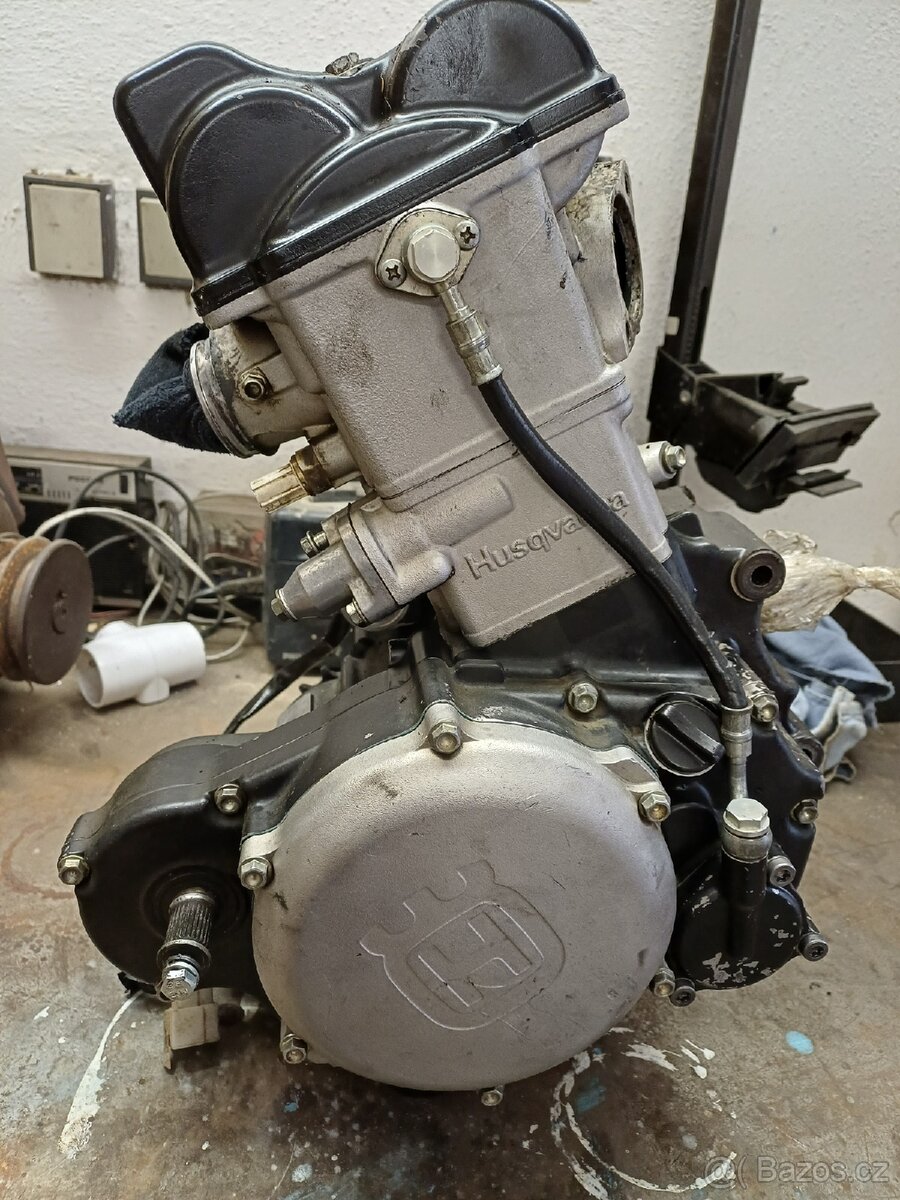 Prodám poškozený motor Husqvarna