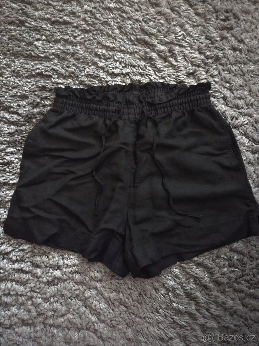 Dámské černé šortky