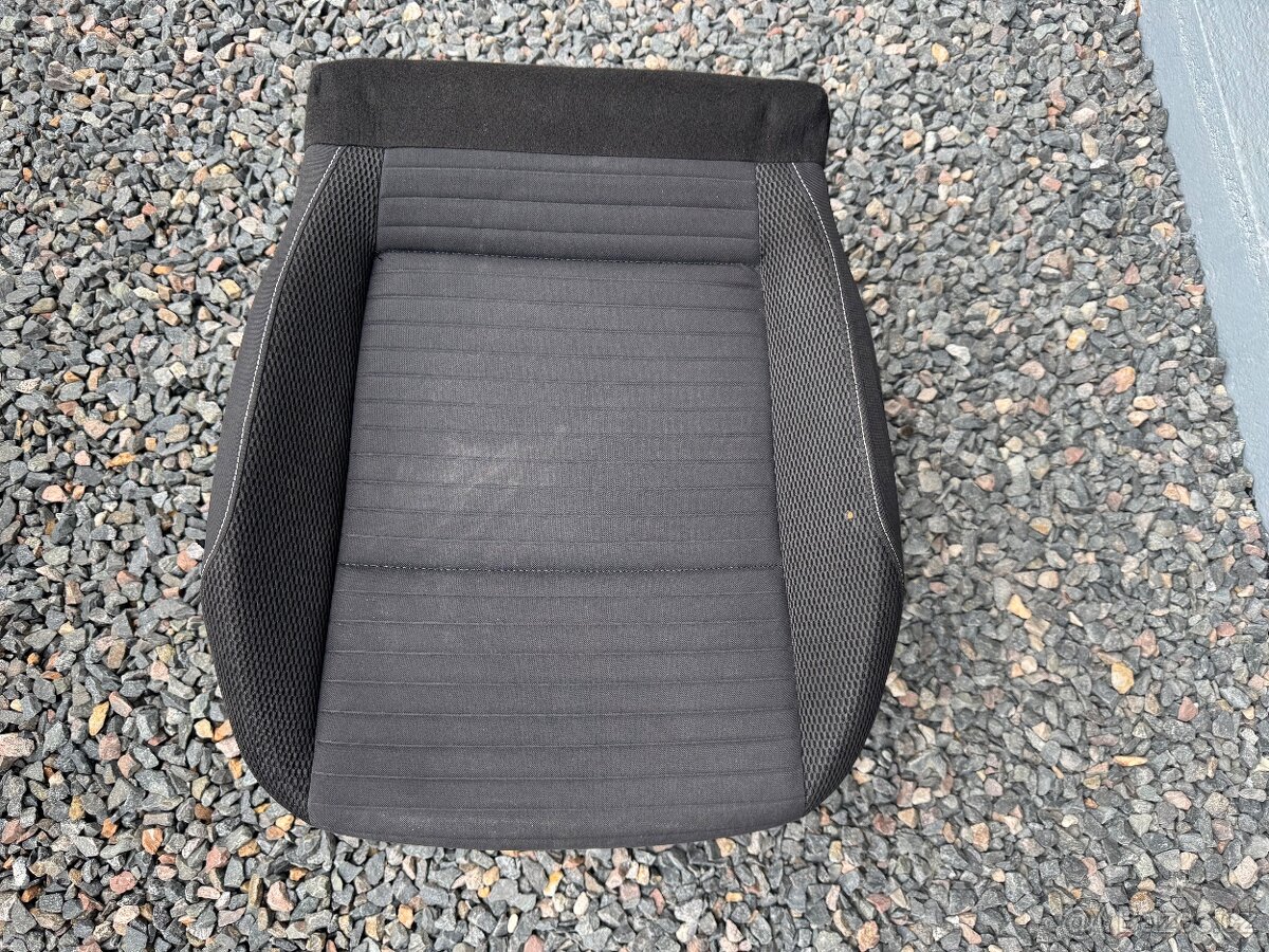 Vyhřívaný podsedák do VW Golf Cup