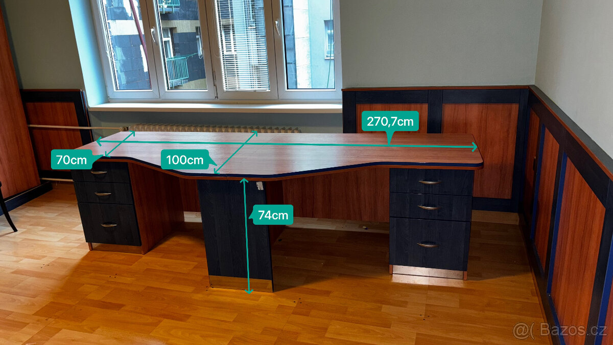 Velký pracovní stůl se šuplíky