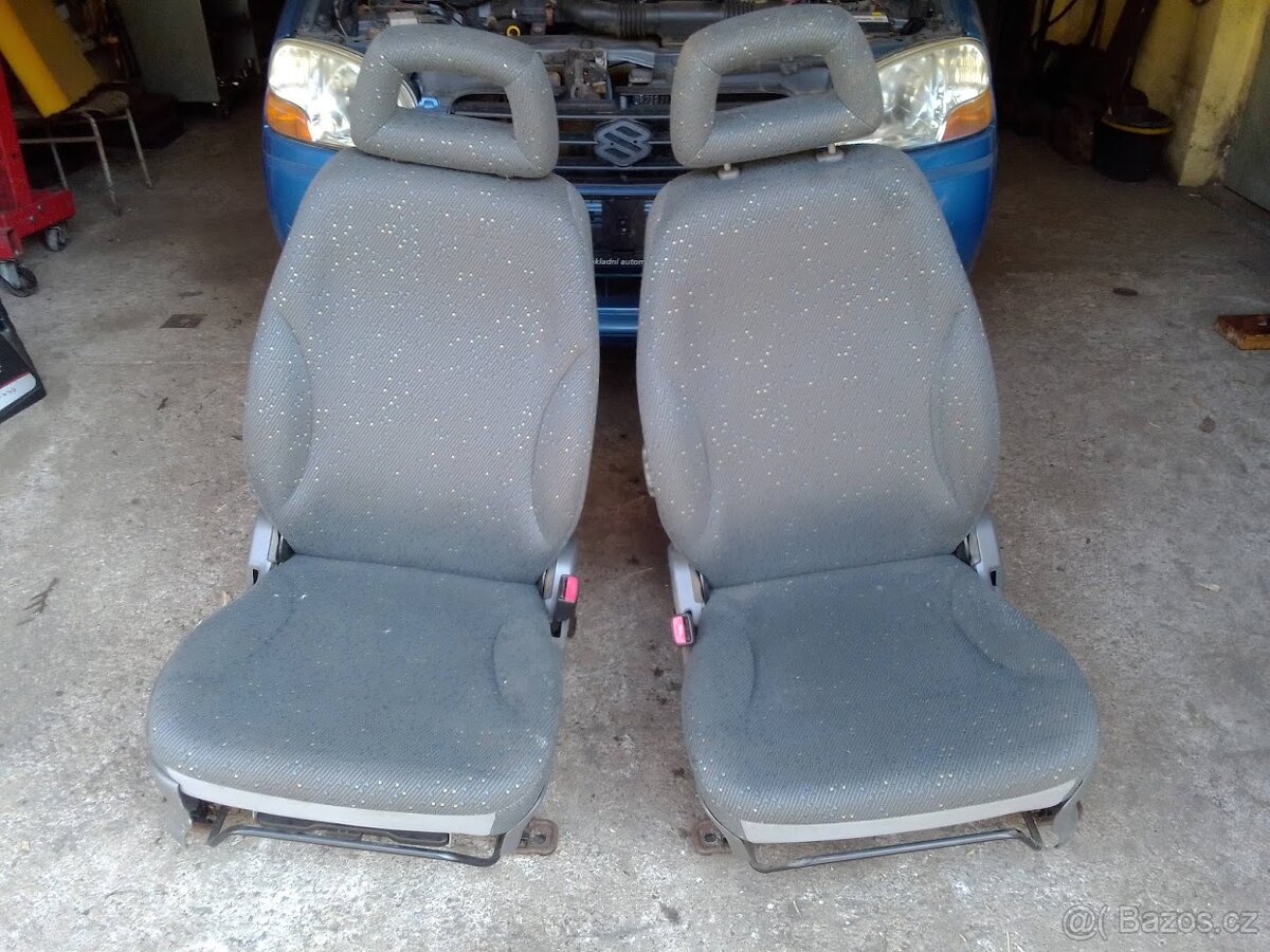 Suzuki Ignis 1 sedačky
