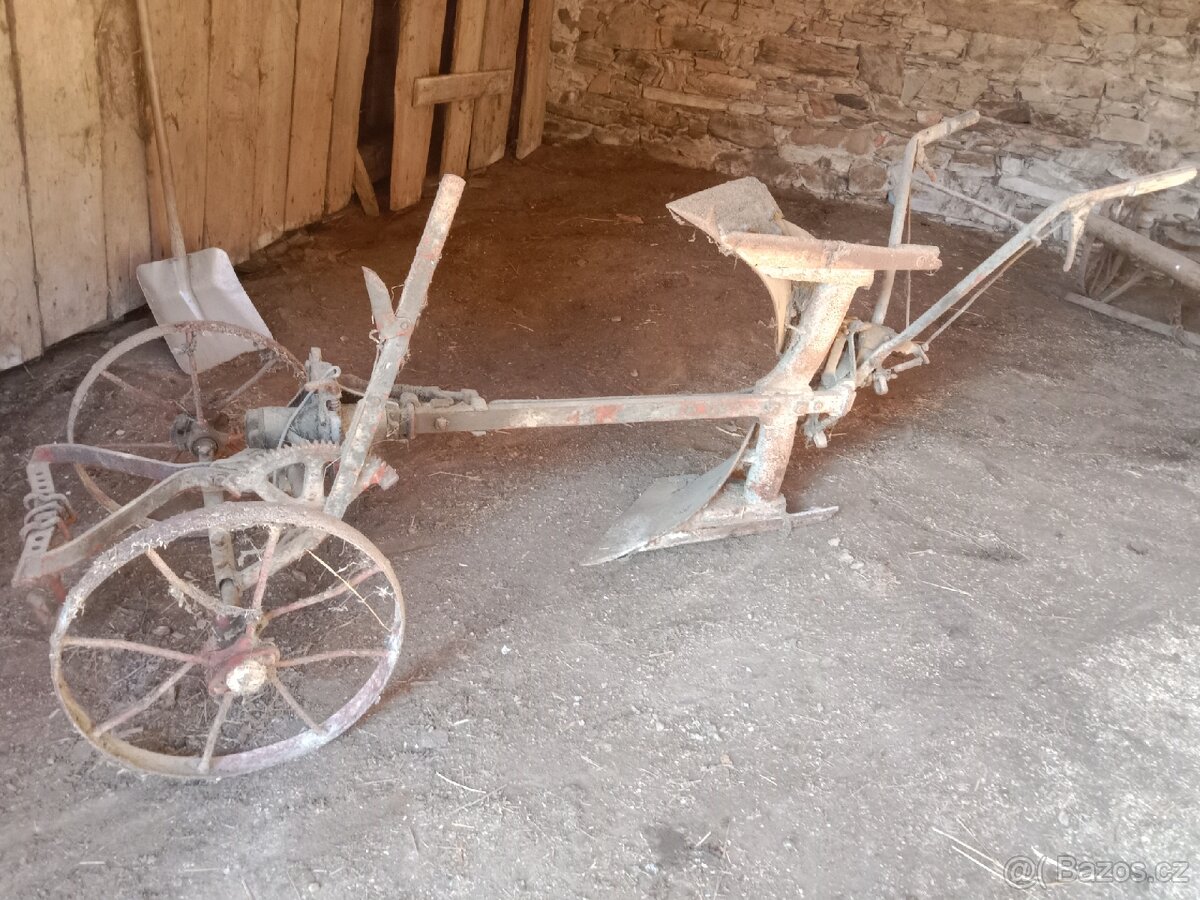 Pluh obracak koňský