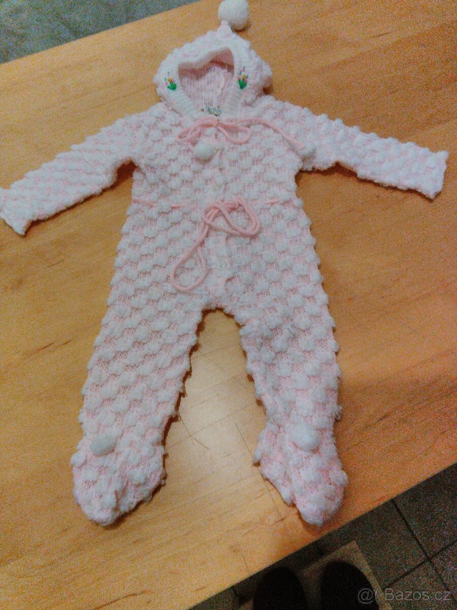 Prodám overálek a šatečky