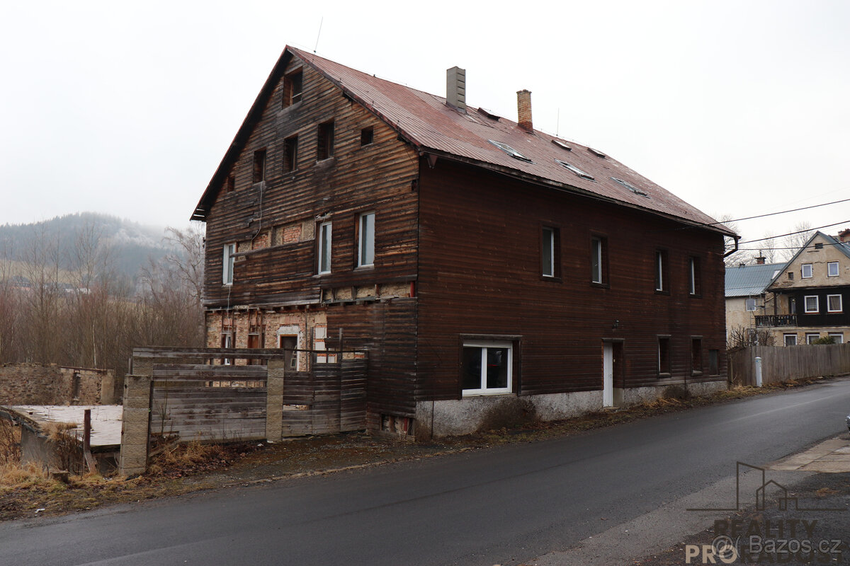 Prodej domu k rekonstrukci k podnikání nebo na bydlení ve Ve
