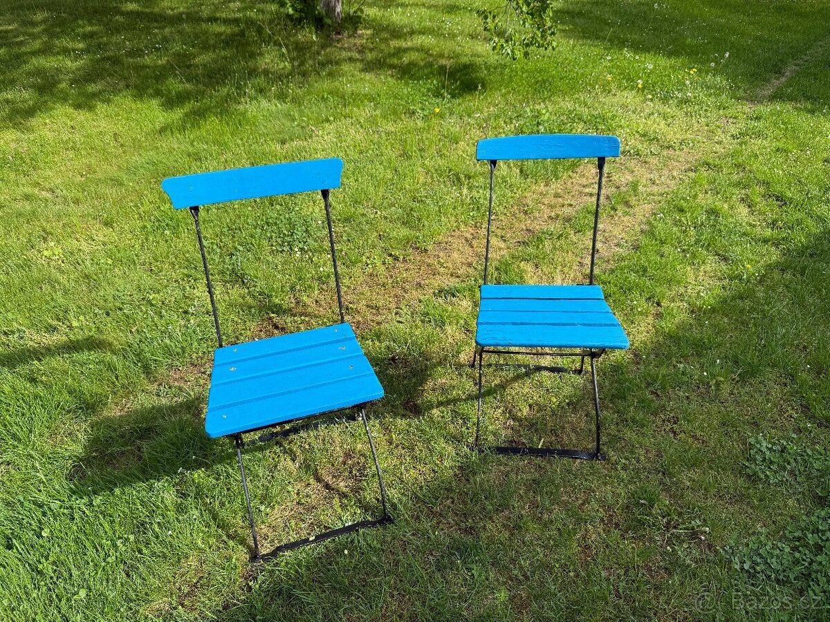 Předválečné skládací židle ze zahradní restaurace