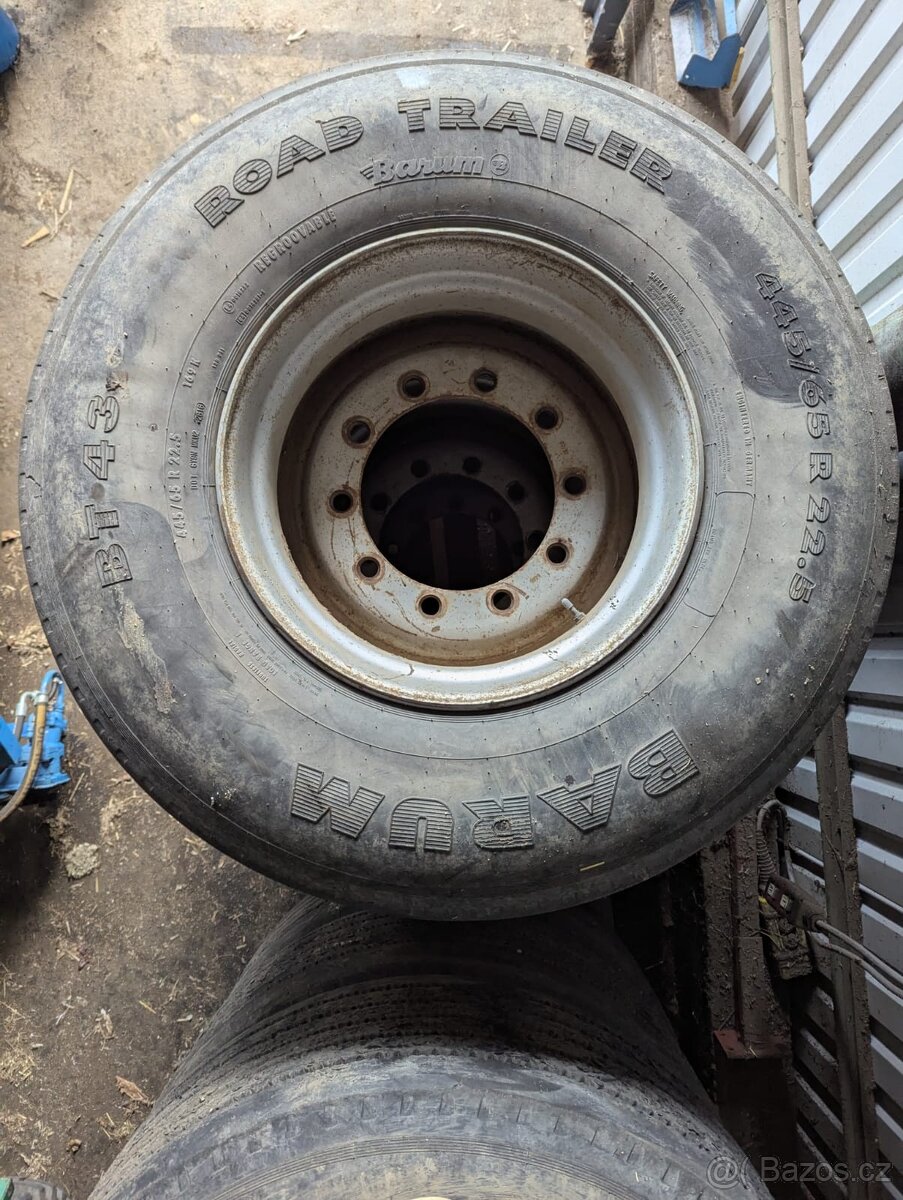 Kola na návěs nebo vlek, rozměr 445/65/22,5.
