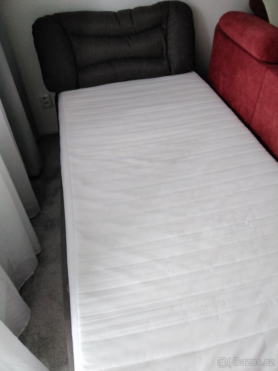 Postel s matraci